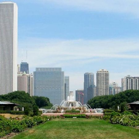 2Br Airy & Tidy Apt With Free Covered Parking - Central Modern Chicago Exterior foto