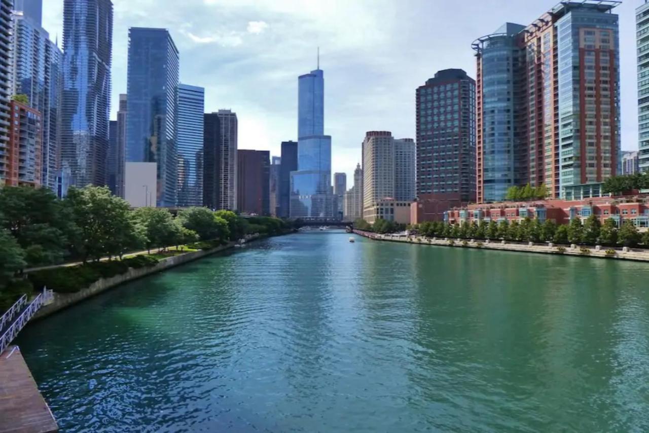2Br Airy & Tidy Apt With Free Covered Parking - Central Modern Chicago Exterior foto