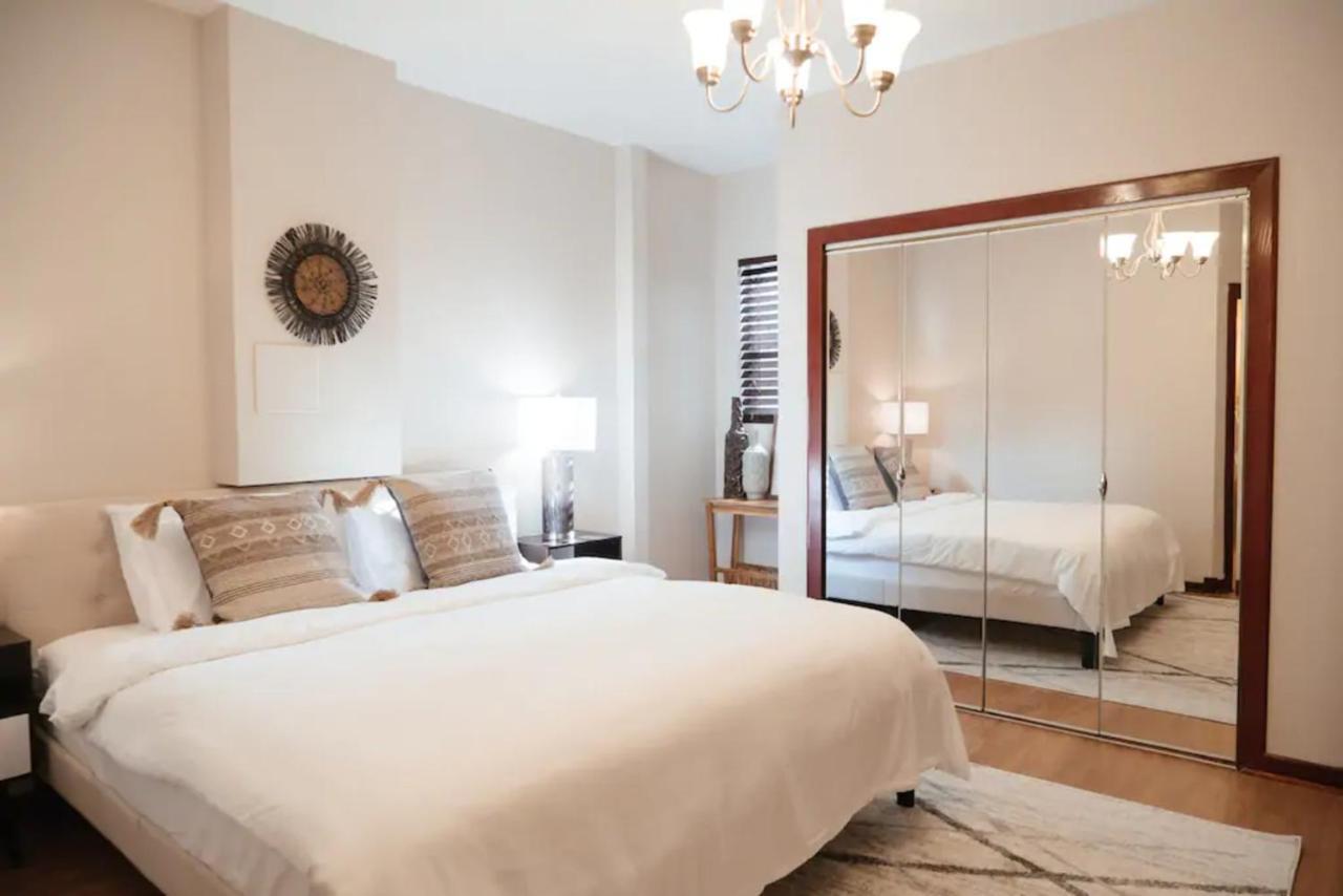 2Br Airy & Tidy Apt With Free Covered Parking - Central Modern Chicago Exterior foto