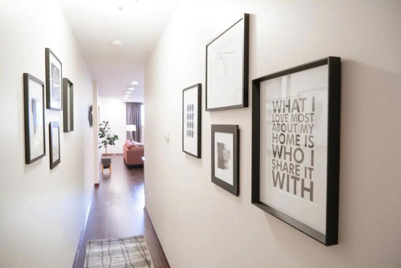 2Br Airy & Tidy Apt With Free Covered Parking - Central Modern Chicago Exterior foto