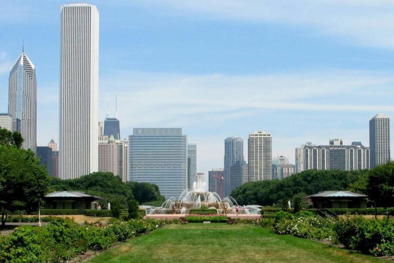 2Br Airy & Tidy Apt With Free Covered Parking - Central Modern Chicago Exterior foto