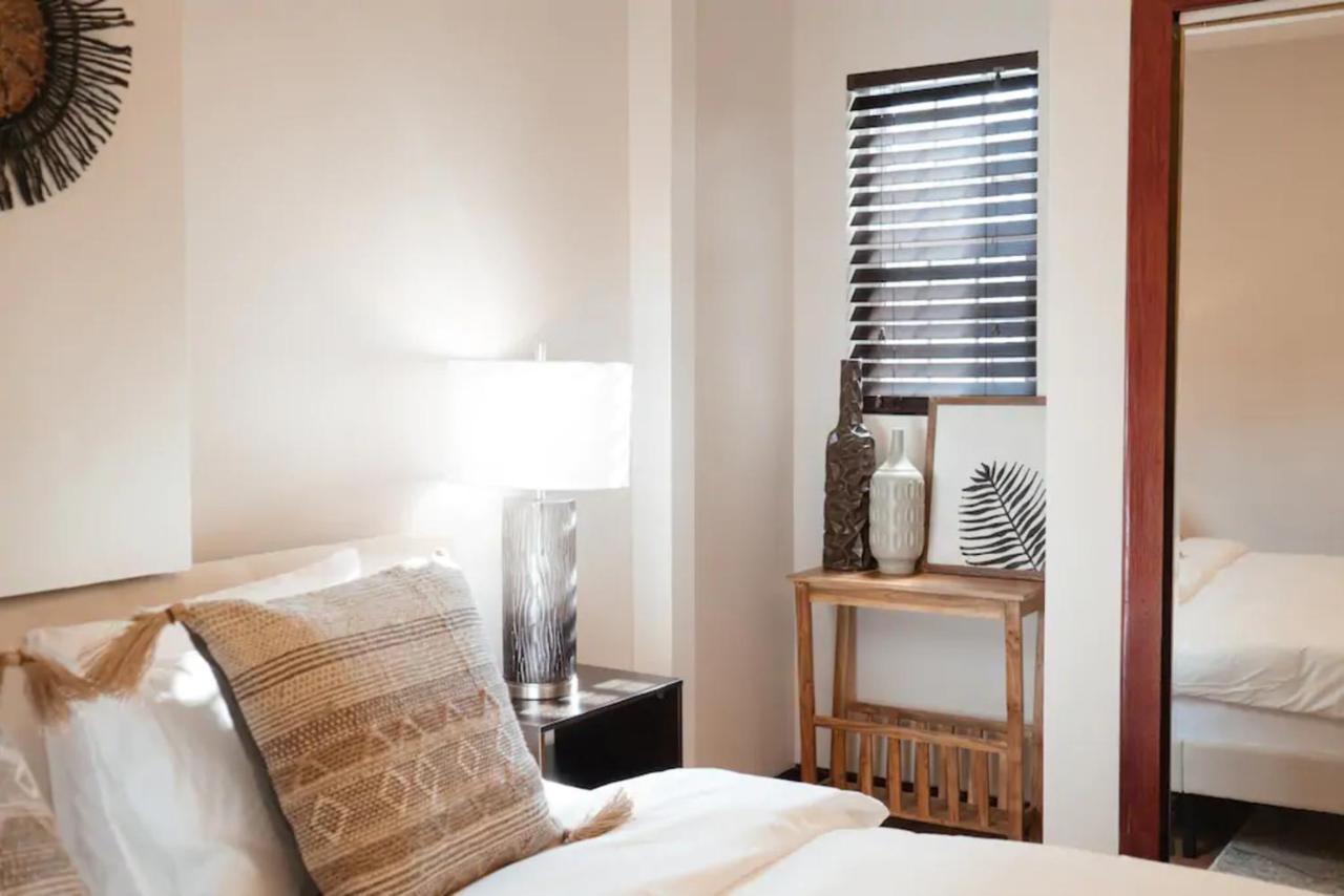 2Br Airy & Tidy Apt With Free Covered Parking - Central Modern Chicago Exterior foto